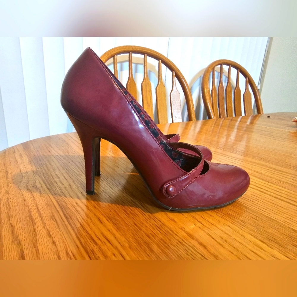 American Eagle Size 10 Maroon Heels with Strap & Button Decor